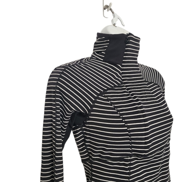 Lululemon Base Runner 1/2 Zip Parallel Stripe Black White / Black Pullover 4. - Picture 4 of 13